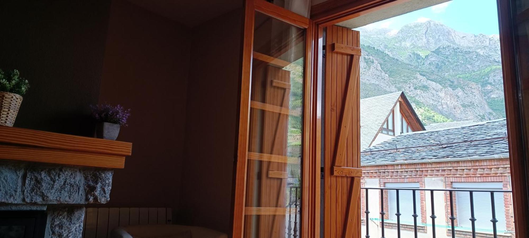 Apartamento El Refugio De Sara Benasque Ngoại thất bức ảnh
